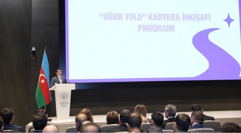 iqtisadiyyat-nazirliyinde-ugur-yolu-musabiqesinin-qalibleri-ile-gorush-olub-foto