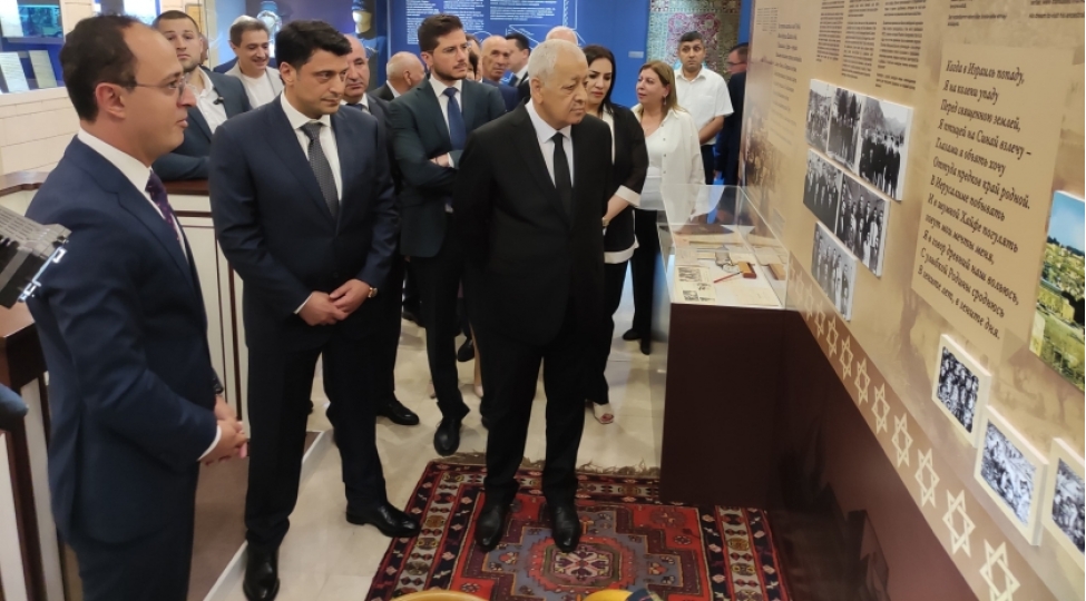qubada-merhum-jurnalist-rashbil-zaxaryayevin-85-illiyine-hesr-olunan-sergi-achilib