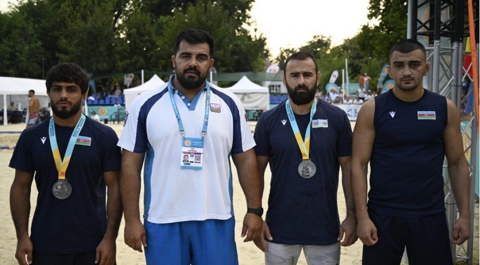 chimerlik-guleshchileri-ruminiyada-2-gumush-medal-qazanib