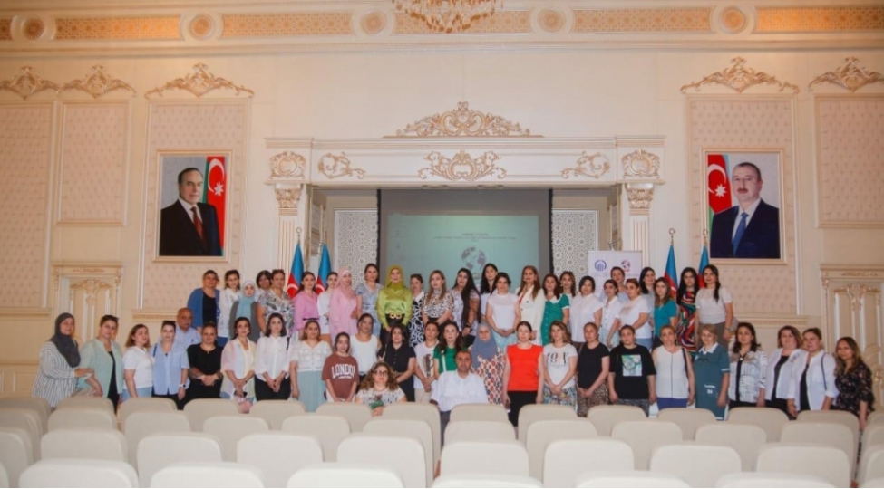 jest-dilinde-danishan-ushaqlarda-unsiyyetqurma-bacariginin-ve-luget-ehtiyatlarinin-artirilmasi-uzre-teshebbusler-adli-layihenin-teqdimati-kechirilib