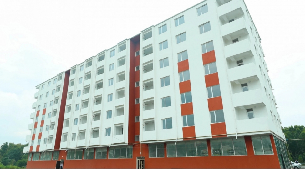 shehid-aileleri-ve-muharibe-ile-elaqedar-elilliyi-olan-shexslere-daha-200-menzil-verilib-foto