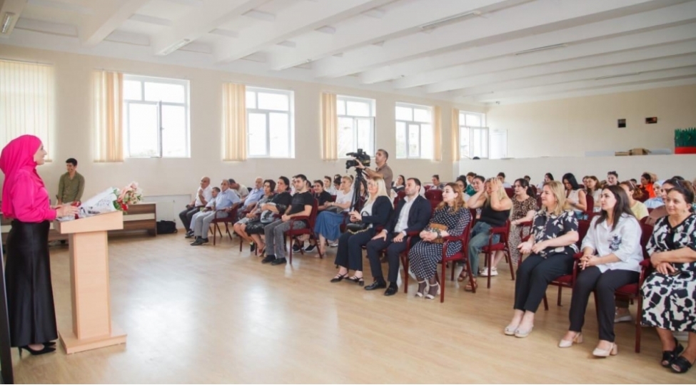 jest-dilinde-danishan-ushaqlarda-unsiyyetqurma-bacariginin-ve-luget-ehtiyatlarinin-artirilmasi-uzre-teshebbusler-adli-layihenin-teqdimati