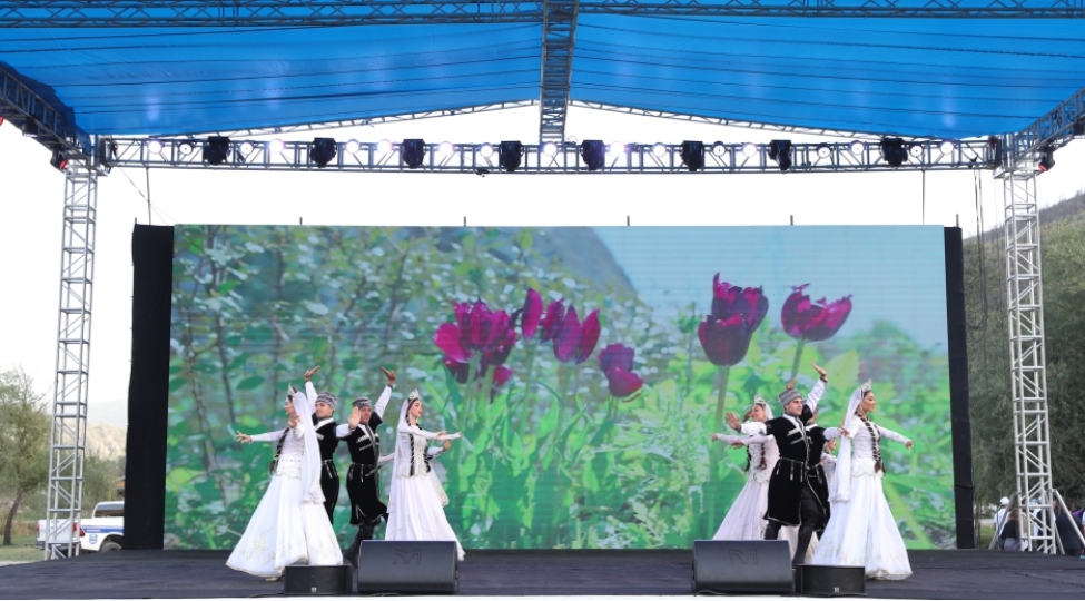 hekeri-chayinin-sahilinde-lachin-sheheri-gununun-mohteshem-qala-konserti-teshkil-edilib