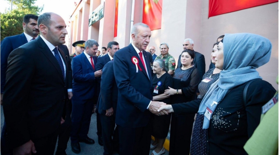 erdogan-azerbaycandan-olan-shehid-aile-uzvleri-ile-gorushub