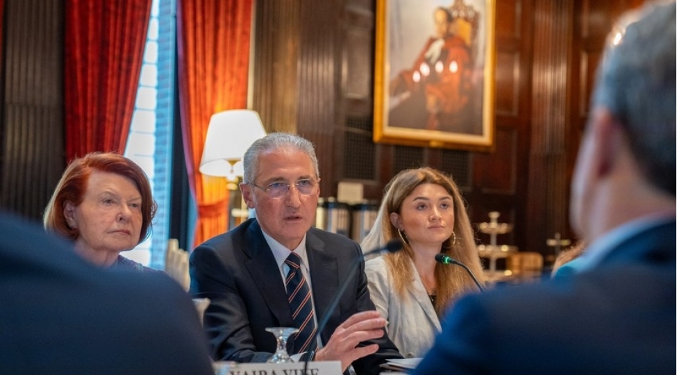 cop29-un-prezidenti-nyu-yorkda-azerbaycanin-sedrliyinin-ugurlarindan-danishib