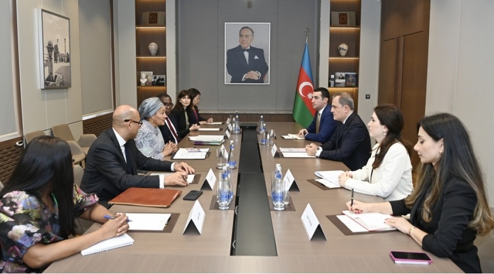 ceyhun-bayramov-quterreshin-muavini-ile-hansi-meseleleri-muzakire-edib