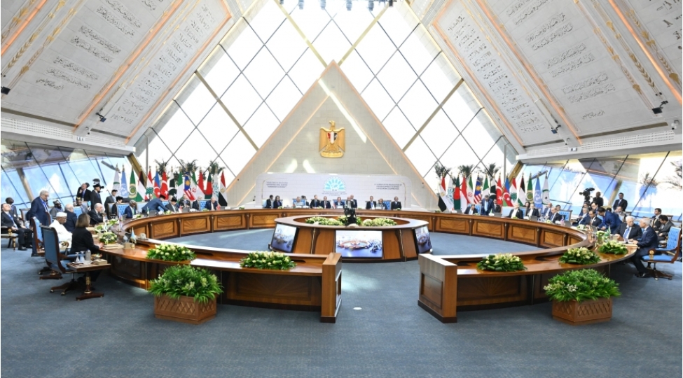 novbeti-diplomatik-ugur-ve-azerbaycanin-artan-beynelxalq-nufuzunun-gostericisi-d-8-e-uzvluk