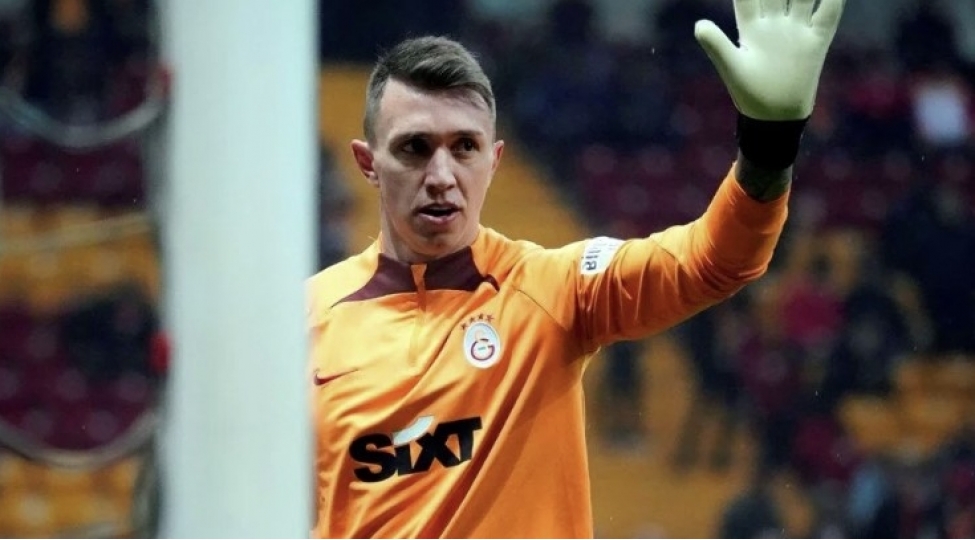 muslera-bulent-korkmazin-rekordunu-yenileyib