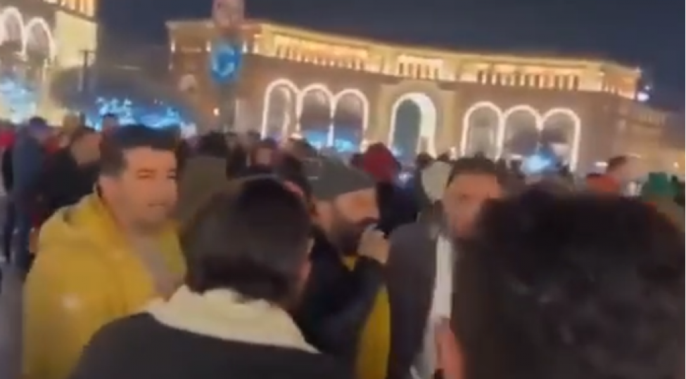 irevanda-seslenen-qarabag-sedasi-ermenistani-teshvishe-saldi