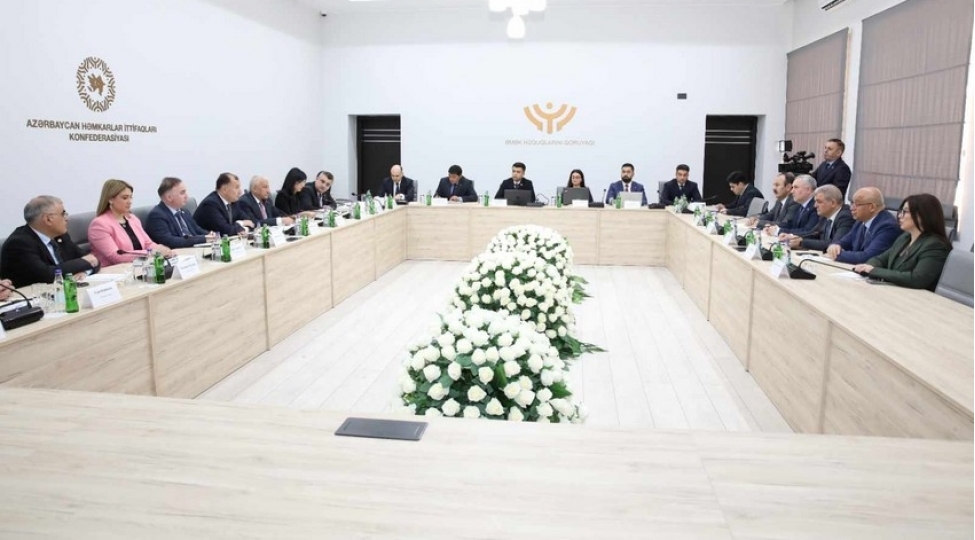 azerbaycan-hemkarlar-ittifaqlari-konfederasiyasinda-deputatlarla-gorush-olub