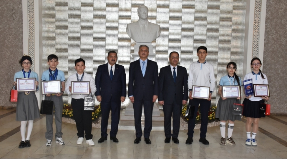 imishlide-tehsilde-ugur-qazanmish-mekteblilerle-gorush-kechirilib-foto
