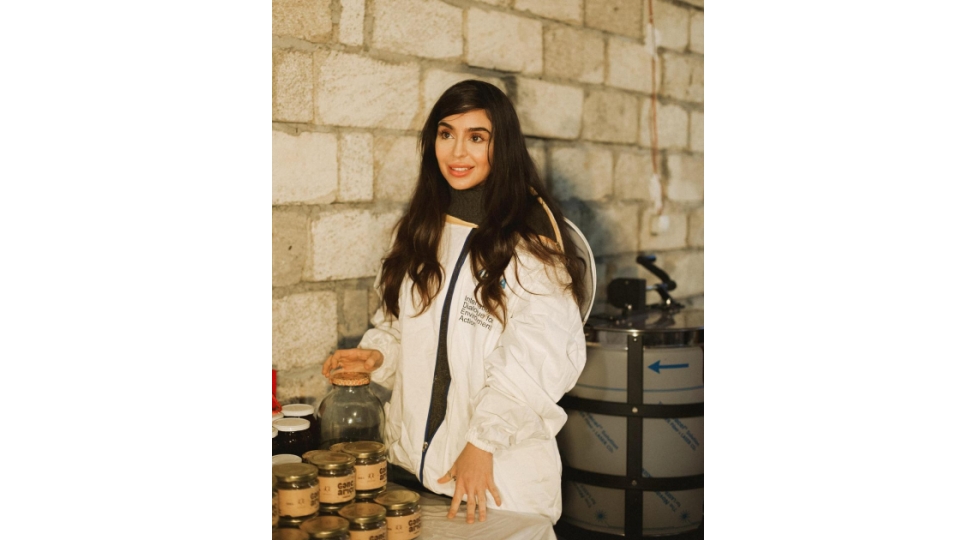 leyla-eliyeva-ve-arzu-eliyeva-qebelede-genc-arichi-layihesinin-ishtirakchilari-ile-gorushubler