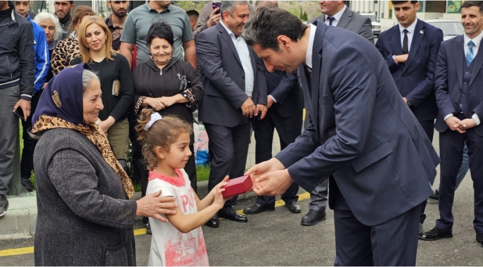 suqovushanda-daha-54-aileye-menzillerin-acharlari-teqdim-olunub