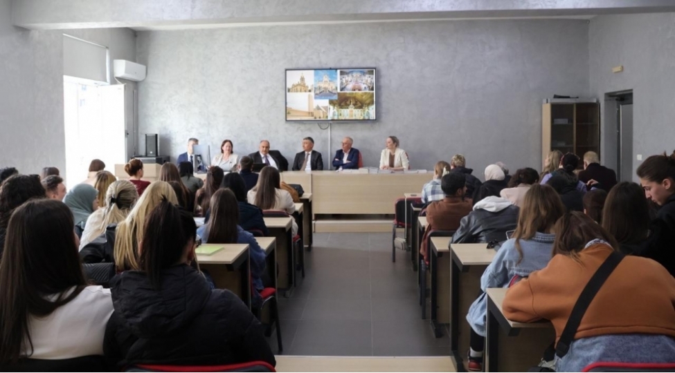 bsu-nun-rektoru-albaniyanin-tirana-universitetinde-yeni-dovrun-azerbaycani-movzusunda-yerli-telebelerle-gorush-kechirib