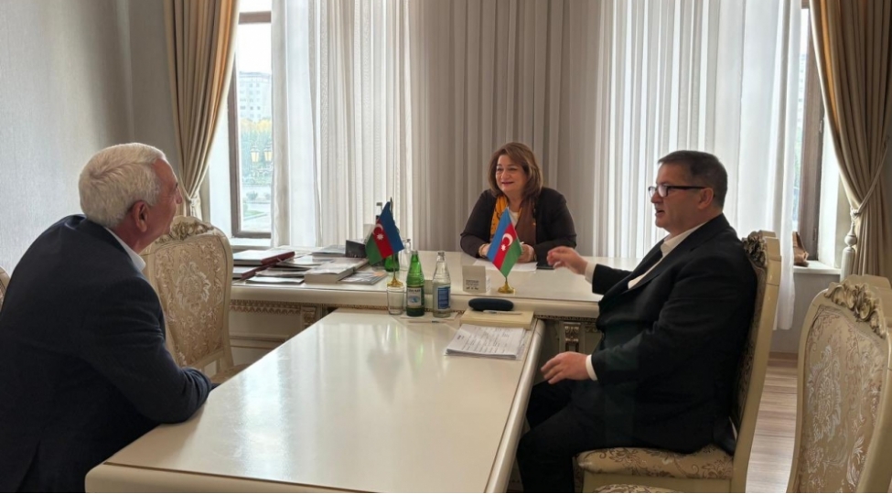 hicran-huseynova-sumqayitda-vetendash-qebul-kechirib