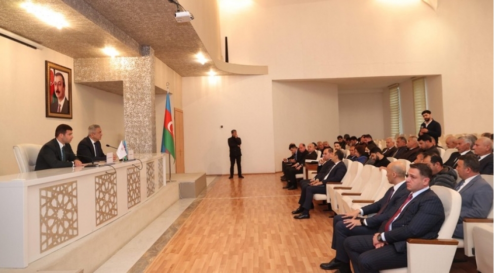 imishliden-olan-sahibkarlarin-teklifleri-dinlenilib