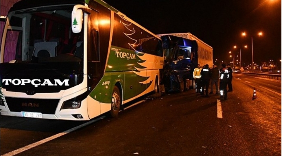 turkiyede-agir-yol-qezasi-olub-4