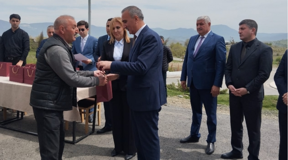 ballicada-ailelere-yeni-menzillerin-acharlari-teqdim-edilib