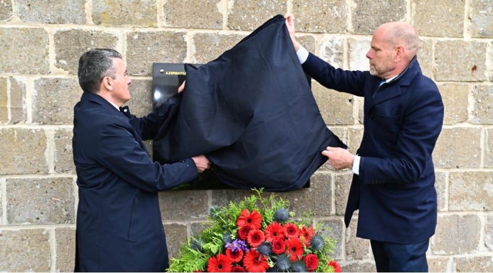 almaniyanin-zaksenhauzen-esir-dushergesinde-azerbaycanli-esirlere-hesr-edilmish-xatire-lovhesi-achilib