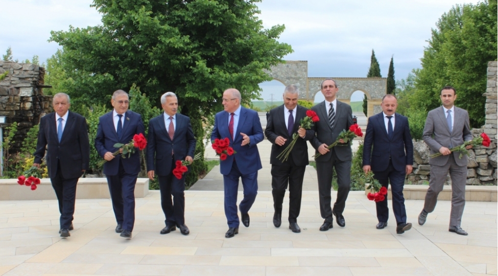 yap-qobustan-rayon-teshkilatinin-tesis-edilmesinin-30-illiyi-munasibetile-yubiley-tedbiri-kechirilib