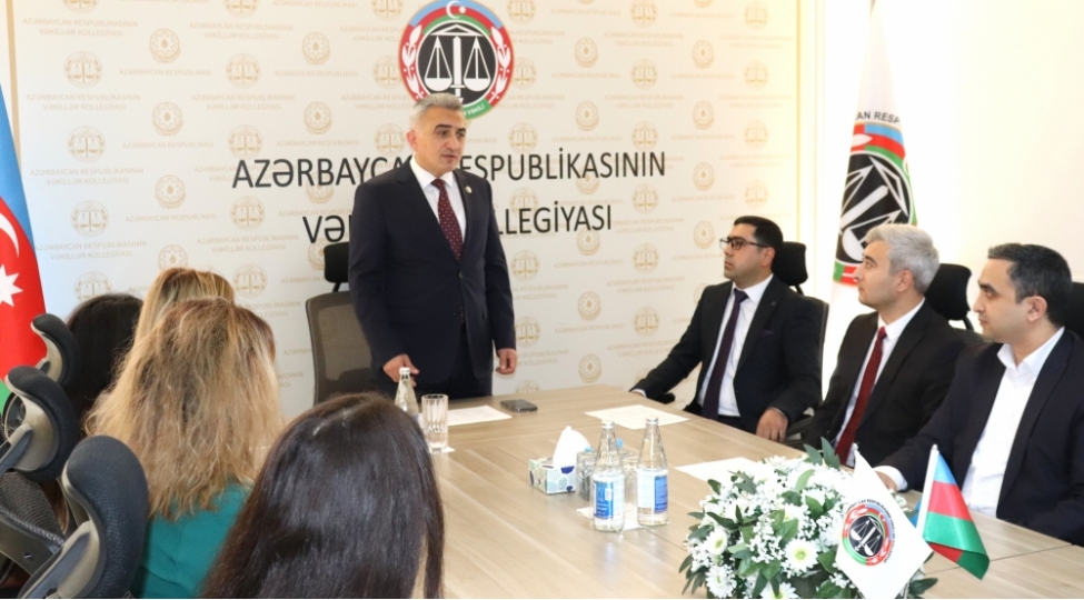 vekiller-kollegiyasinin-sedri-ishe-yeni-qebul-edilen-vekil-komekchileri-ile-gorushub