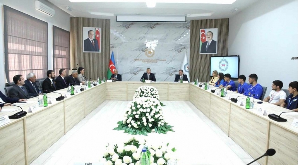 azerbaycan-hemkarlar-ittifaqlari-konfederasiyasinda-ahiita-nin-idmanchi-ve-meshqchi-muellimleri-ile-gorush-olub