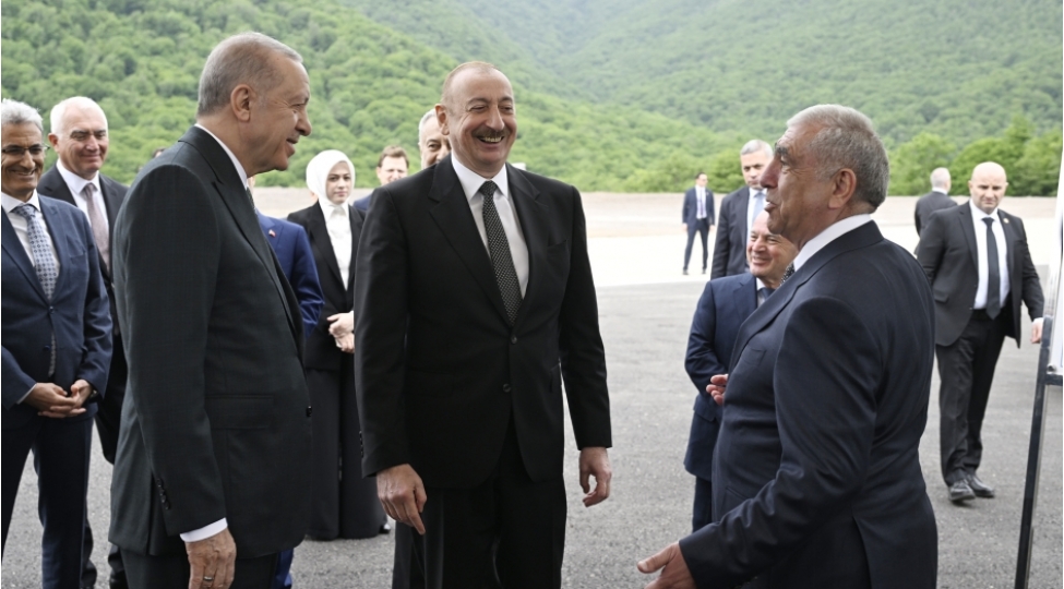 azerbaycan-ve-turkiye-prezidentleri-kelbecer-lachin-avtomobil-yolunda-gorulen-tikinti-ishleri-ile-tanish-olublar-yenilenecek