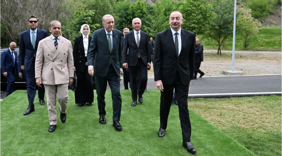 mohkemlenen-dostluq-ve-strateji-emekdashliq