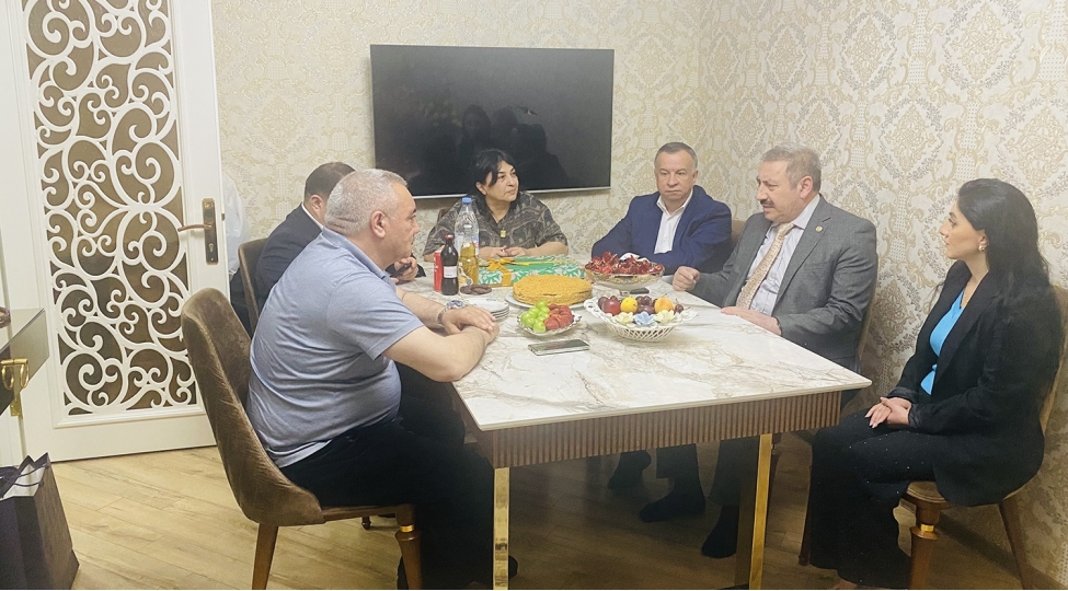 veten-muharibesi-qehremaninin-anasi-dogum-gunu-munasibetile-ziyaret-olunub
