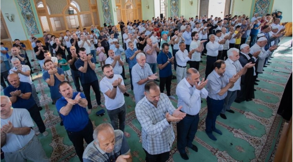 azerbaycanda-bayram-namazinin-qilinacagi-vaxtlar-achiqlanib
