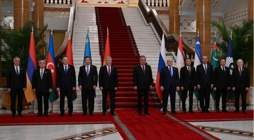 eli-esedov-mdb-hokumet-bashchilari-shurasinin-uzvlerinin-tacikistan-prezidenti-ile-gorushunde-ishtirak-edib