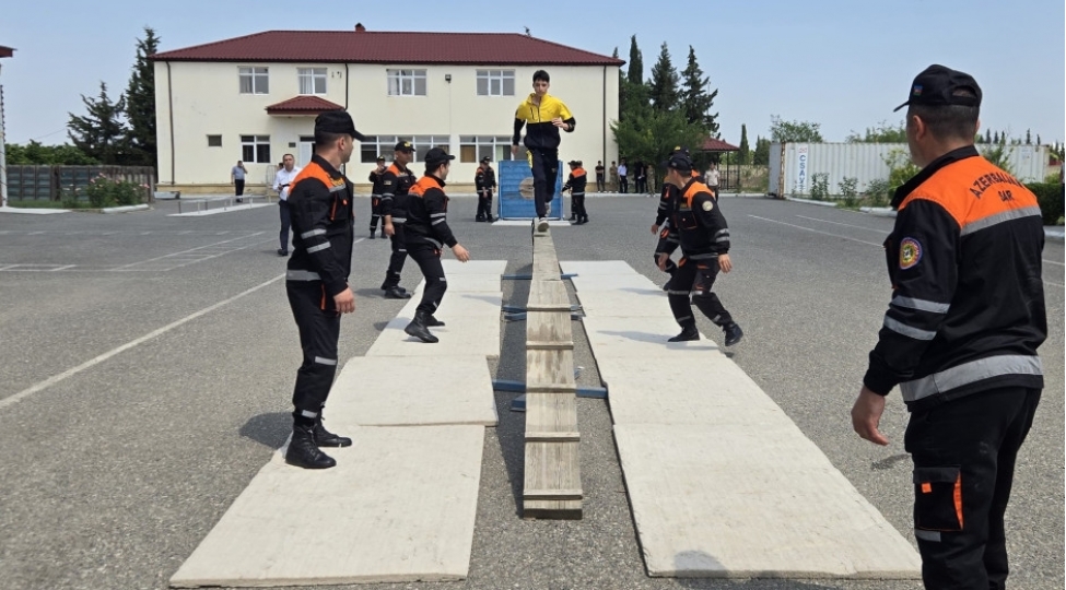genc-xilasedici-ve-yanginsonduren-yarishlarinin-zona-birinciliyini-kechirib