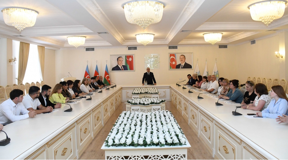 sumqayitda-milli-qurtulush-gunu-erefesinde-yubileyi-olan-erazi-partiya-teshkilati-sedrleri-ile-gorush-kechirilib