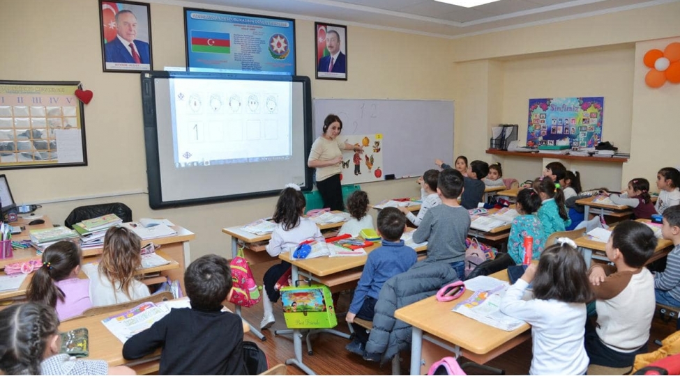 nazirlik-rus-dilinde-tedrisin-dayandirilacagi-ile-bagli-yayilan-melumatlari-tekzib-etdi