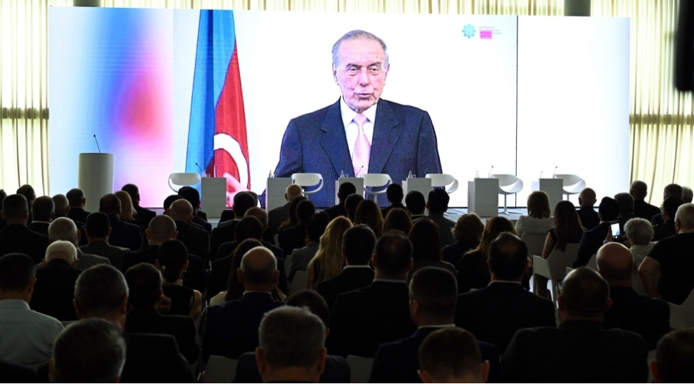 heyder-eliyev-merkezinde-medianin-inkishafinda-umummilli-lider-heyder-eliyevin-rolu-movzusunda-konfrans-kechirilib-yenilenibfoto