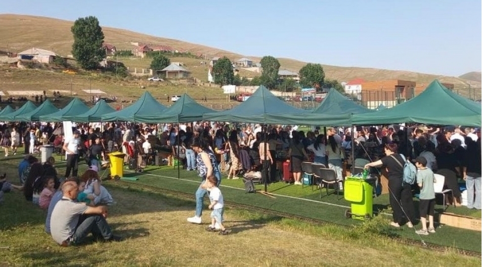 dashkesende-kend-teserrufati-mehsullari-festivali-kechirilib