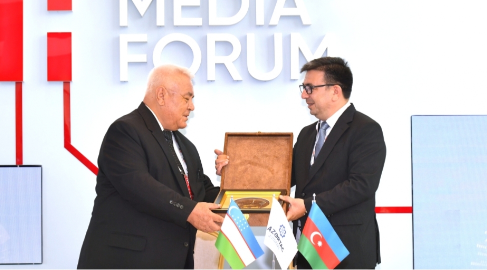 azertac-shusha-qlobal-media-forumu-cherchivesinde-uza-agentliyi-ile-anlashma-memorandumu-imzalayib