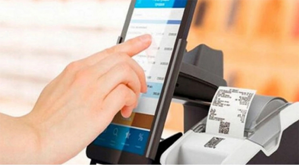 azerbaycanda-nagdsiz-odenishlerin-87-den-choxu-elektron-ticaretin-payina-dushub