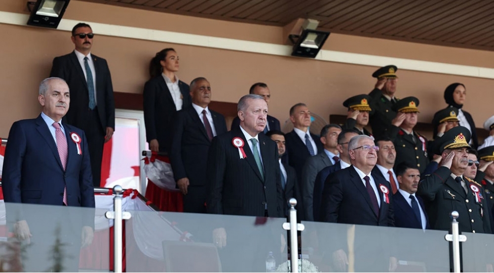 azerbaycan-mudafie-naziri-turkiyede-herbi-mekteblerin-buraxilish-merasimlerinde-ishtirak-edib