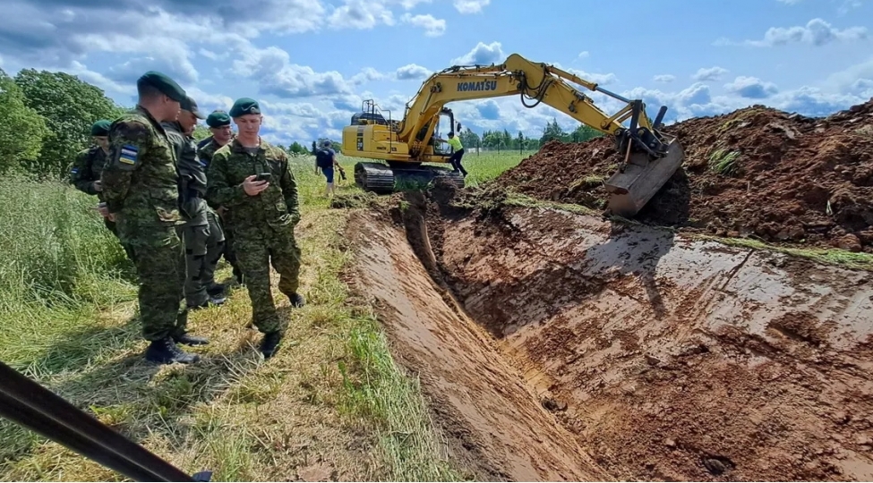 estoniya-rusiya-serhedi-yaxinliginda-tank-eleyhine-xendekler-qazir