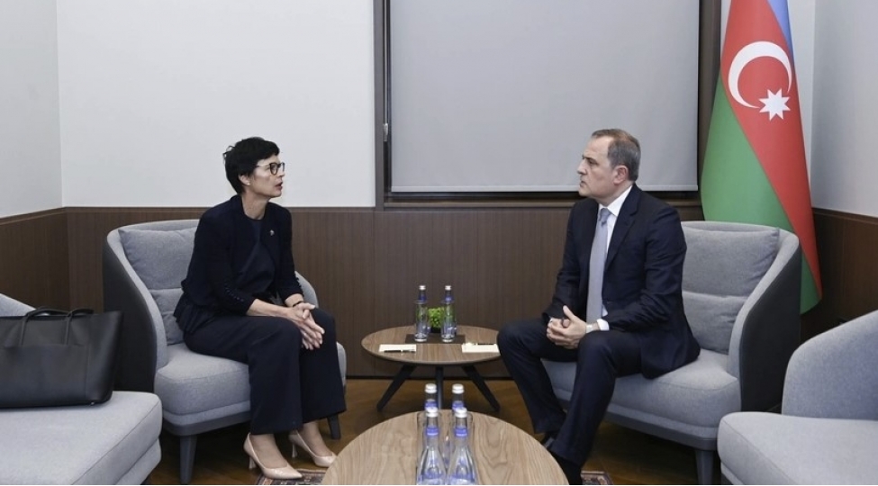 ceyhun-bayramov-ak-nin-genishlenme-uzre-komissari-ile-gorushub