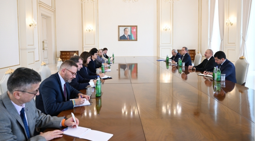 prezident-ilham-eliyev-avropa-ittifaqinin-genishlenme-uzre-komissarini-qebul-edib