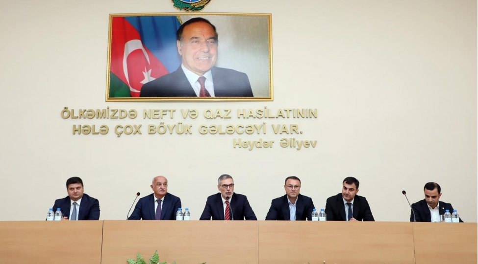 bir-qrup-birlik-emekdashi-neftchiler-gununde-mukafatlandirilib