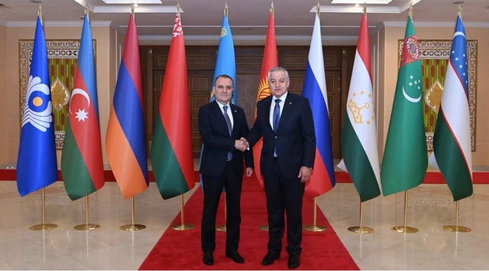 ceyhun-bayramov-tacikistanli-hemkari-ile-gorushub