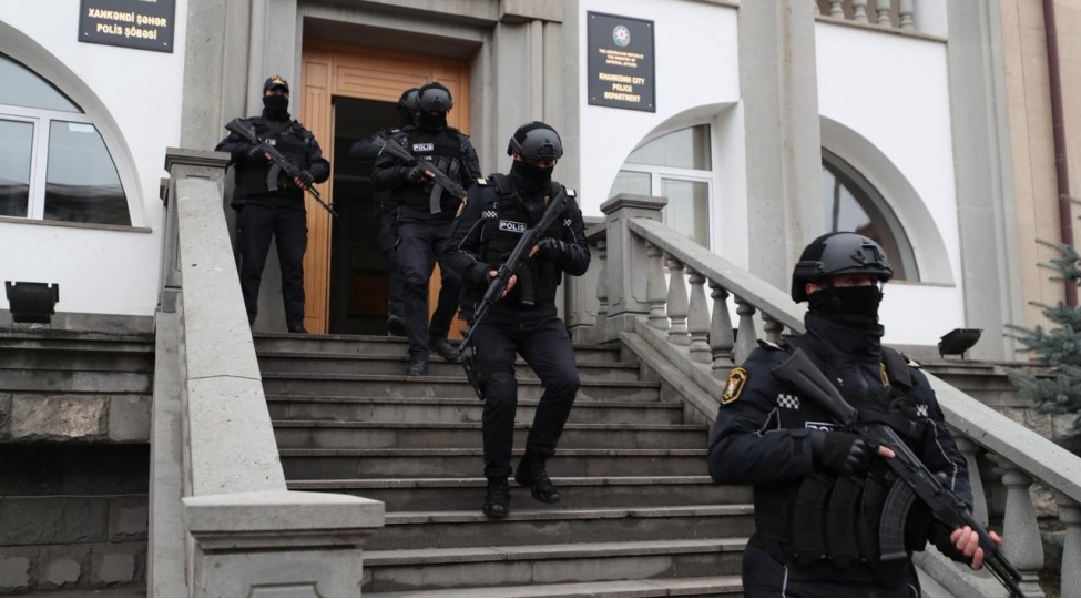 polis-emeliyyati-tapdigi-avtomatla-saxlanildi-gizledilen-ve-satilan-doyush-silahlari-ashkarlandi