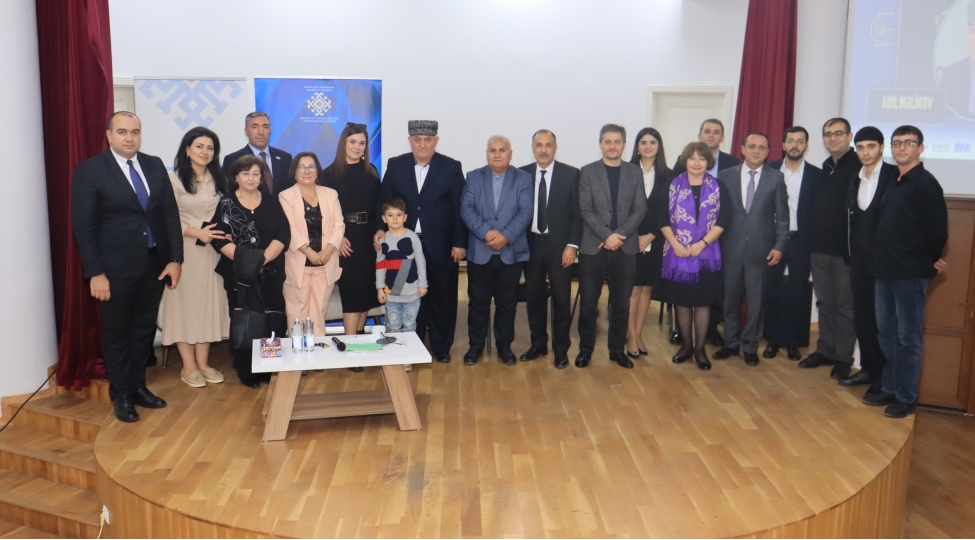 senetkarin-dostu-layihesi-cherchivesinde-qarabag-universitetinde-ustad-xanende-ile-gorush-kechirilib