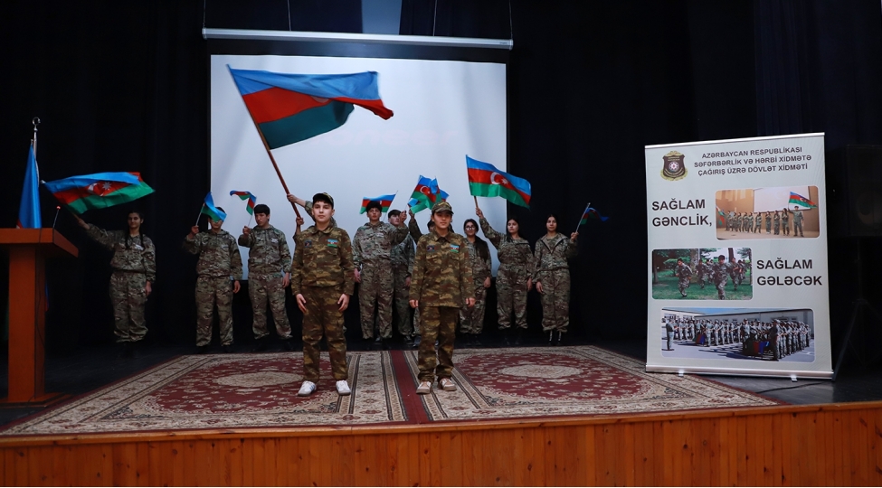 vetenperver-azerbaycan-gencliyi-saglam-heyat-terzini-sechir