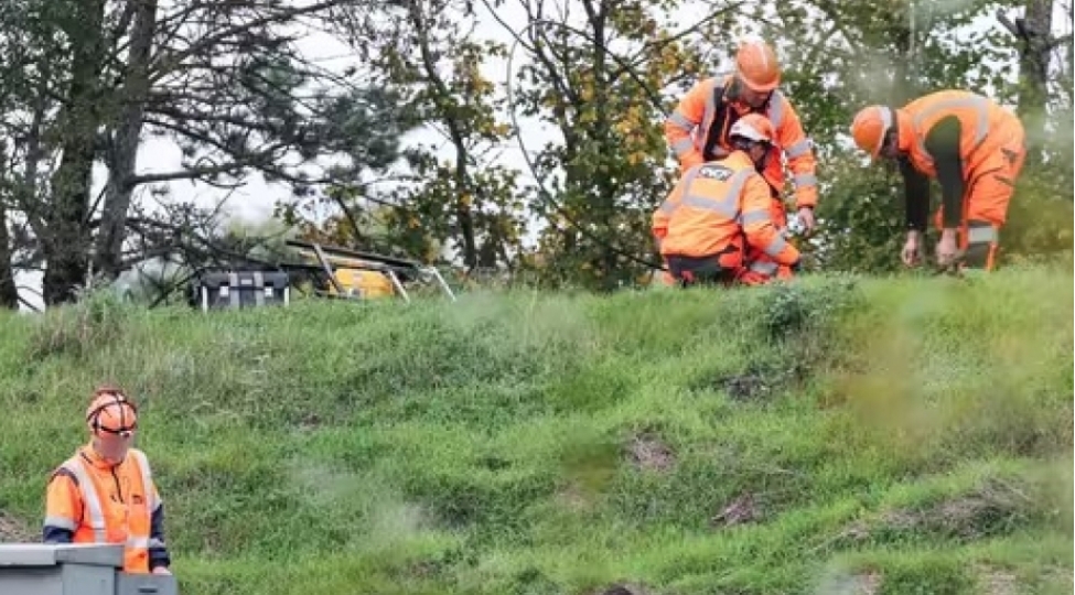 fransada-suretli-demir-yolu-xettinde-sabotaj-istintaq-ultra-sol-herekatinin-izini-arashdirir