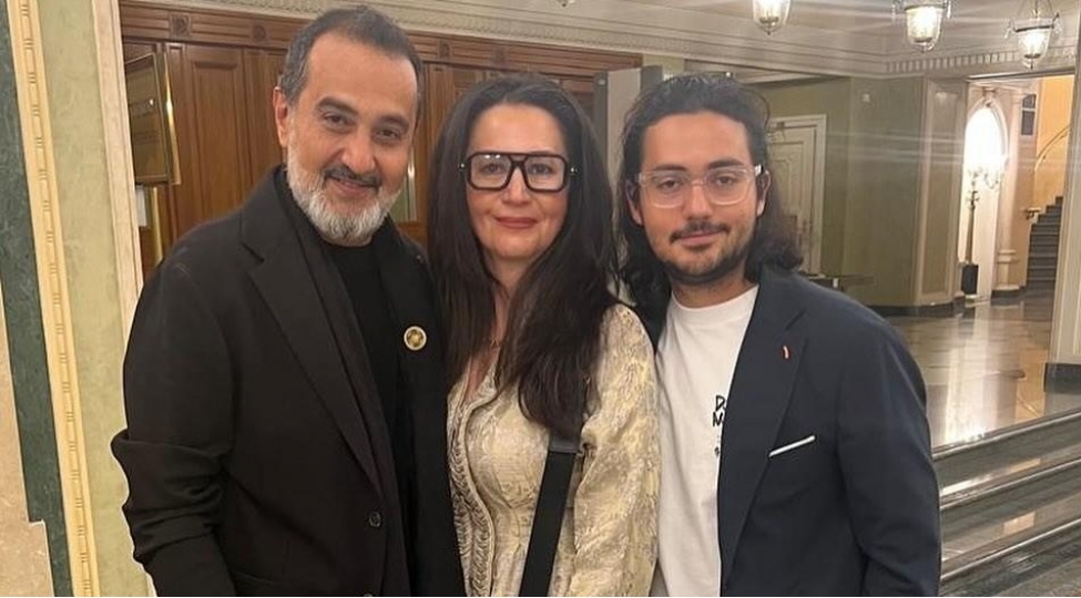 xalq-artisti-xanimini-bele-tebrik-etdi