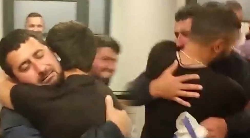 monteneqroda-serbest-buraxilan-yaqub-bele-qarshilandi-video